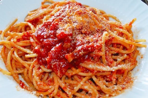 Sulla scalinata del Cilea l’Amatriciana solidale a favore dei terremotati