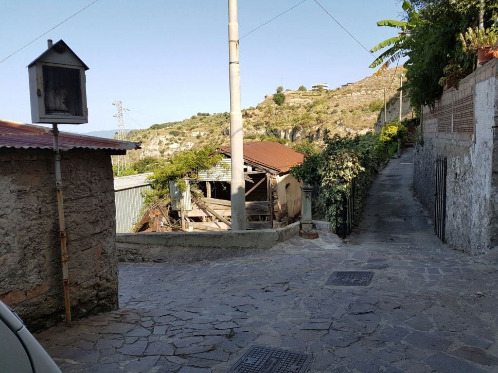 Interventi di pulizia e ripristino del decoro urbano ad Armo e Puzzi