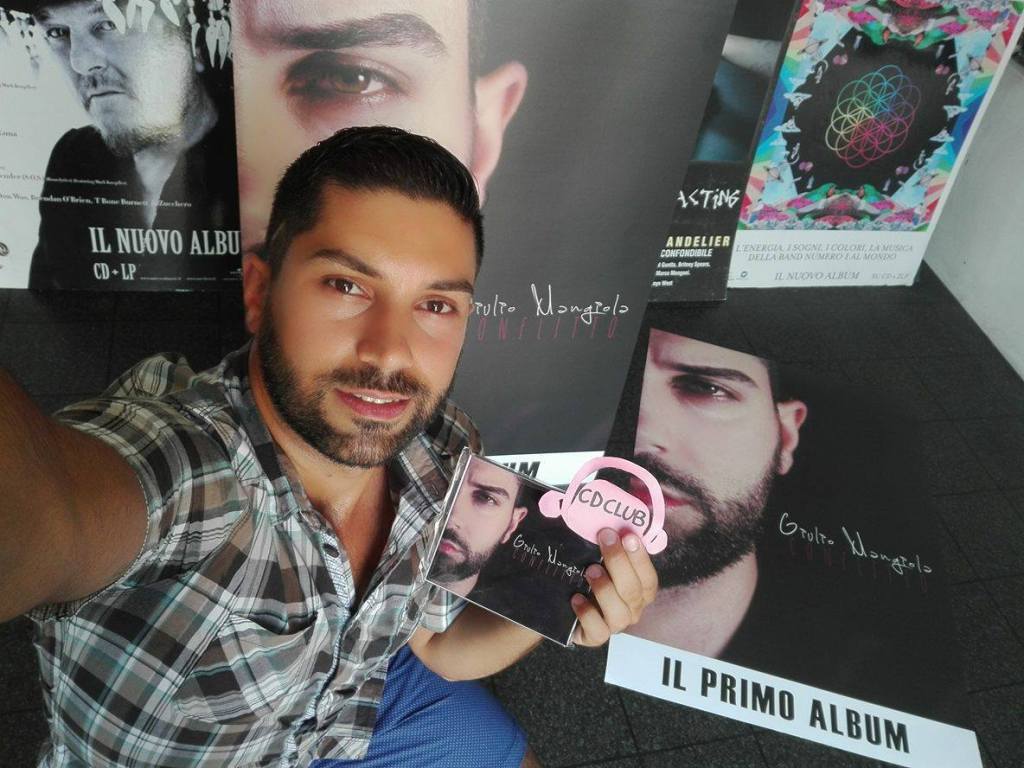 Il cantautore reggino Giulio Mangiola, autore del disco di inediti Conflitto