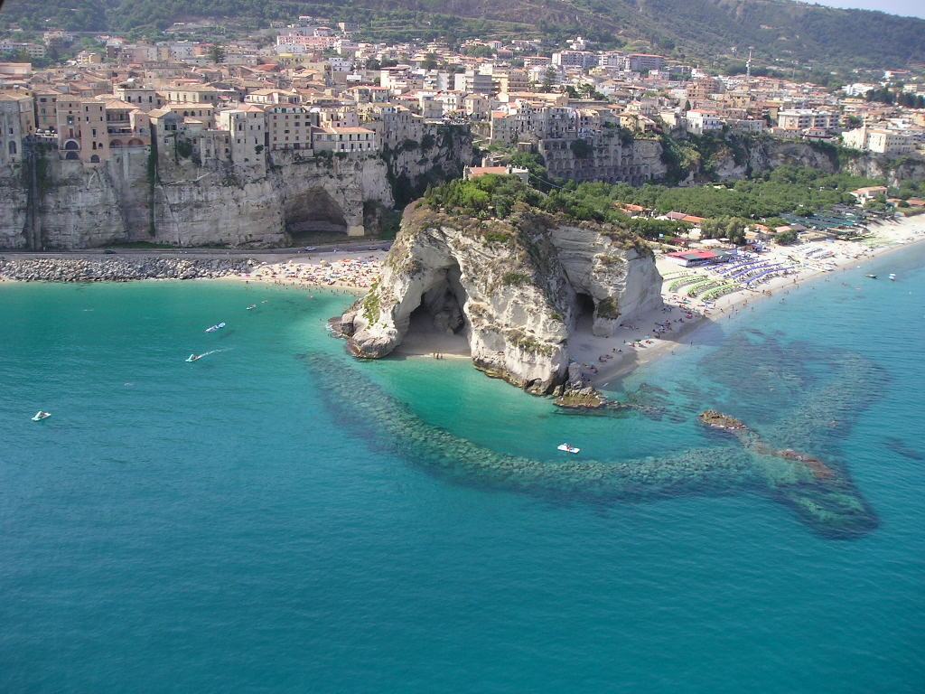 Turismo in Calabria, il bilancio di Confesercenti: ‘Tanti problemi. Museo di Rc tra le note positive’