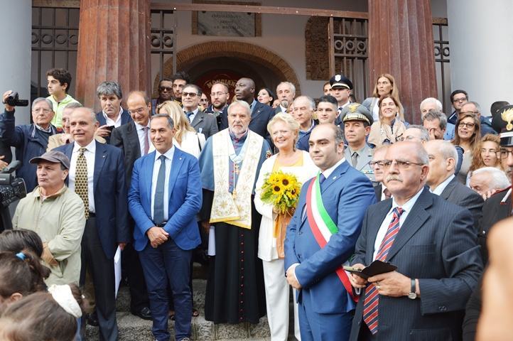 Bagno di folla a Mongiana per S.A.R. la Principessa Beatrice di Borbone delle Due Sicilie