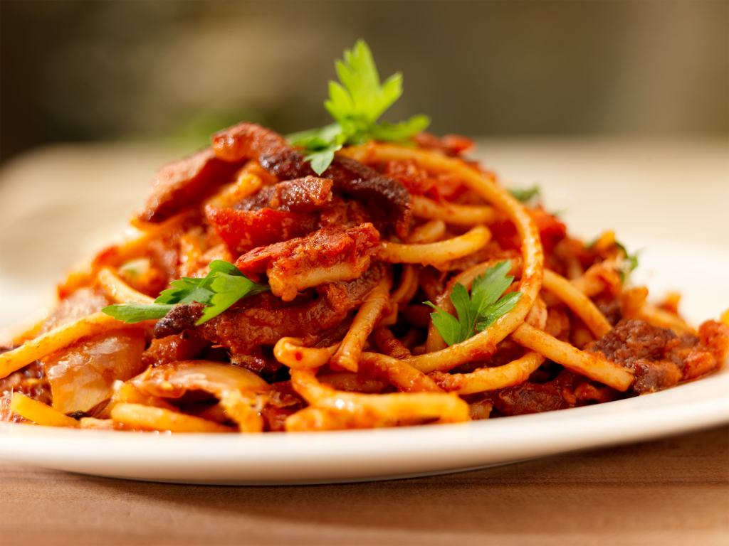 Guanciale e bucatini, ingredienti dell'amatriciana