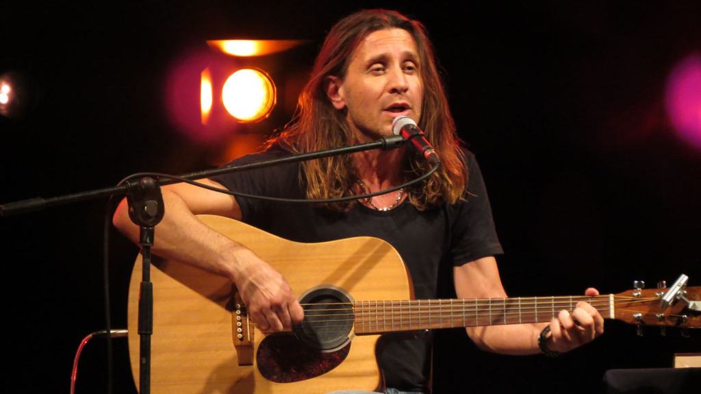 Il cantante Povia chiuderà le feste Mariane con il concerto a Piazza Indipendenza