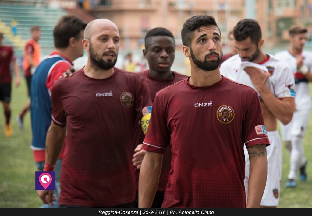 Reggina, un doppio Coralli non basta. Errori e rimpianti, pari nel derby con il Cosenza