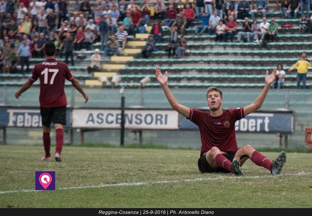 Reggina, altro pareggio in extremis. Derby degli orrori, Bianchimano riacciuffa il Catanzaro