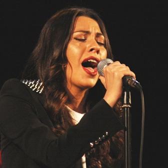 “Anche in cielo continuerai a cantare e danzare”. Ciao Francesca, Reggio saluta la sua artista