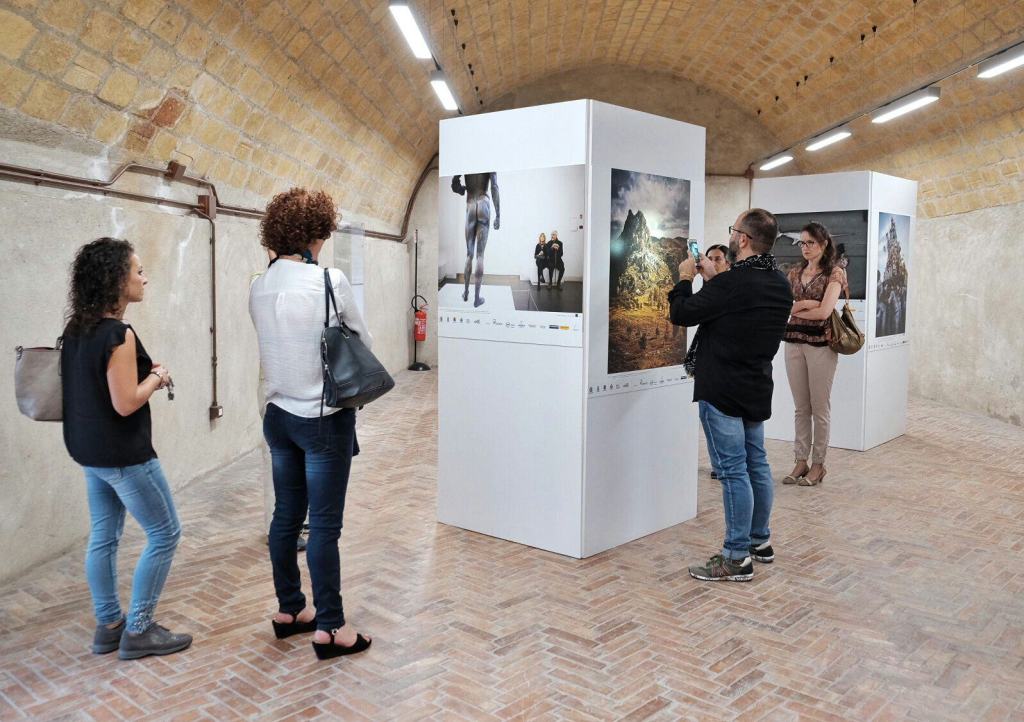 Successo di pubblico per la mostra “Lo sguardo oltre. Reggio Calabria visioni metropolitane” – FOTO