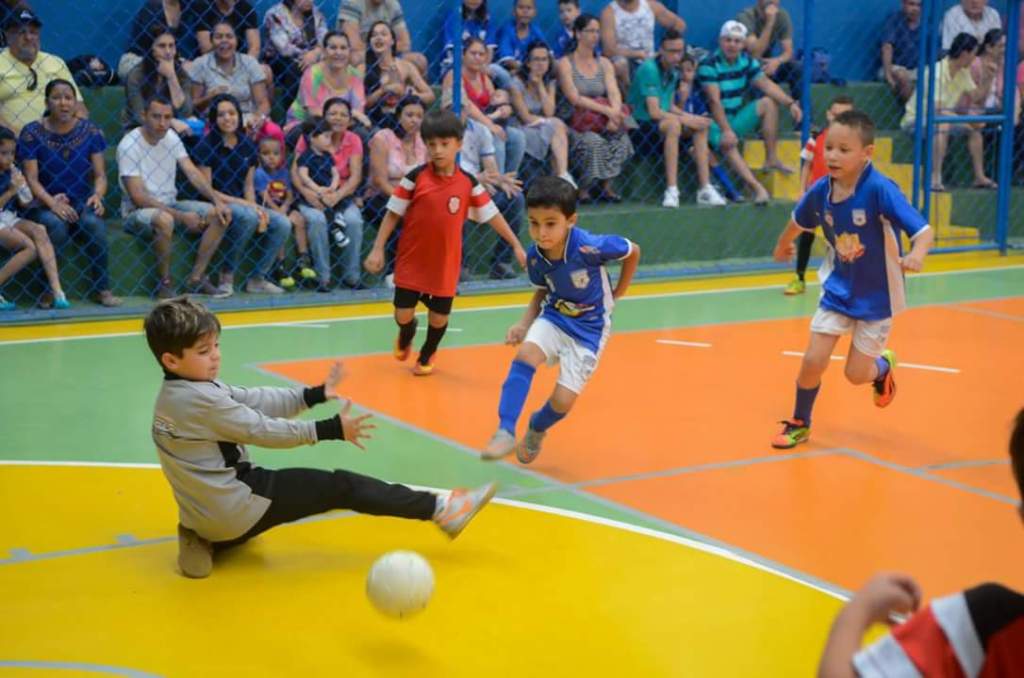 Scuola di calcio a 5 del progetto Futura in Brasile con Marcio Toni