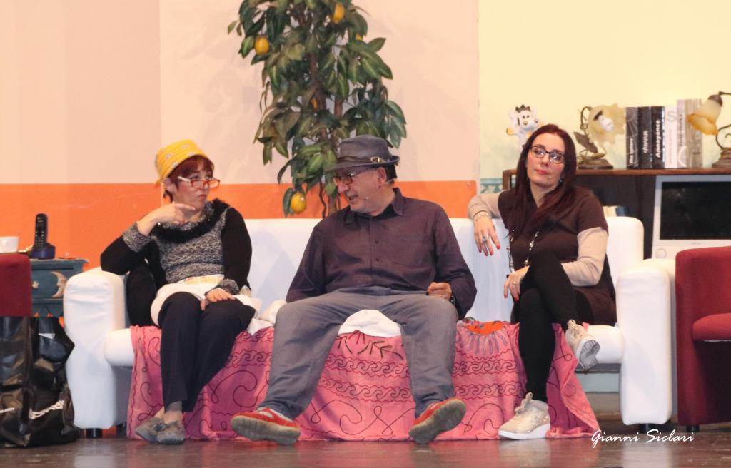 L’Officina dell’arte fa centro con la commedia “Tre….il sequel” – FOTO