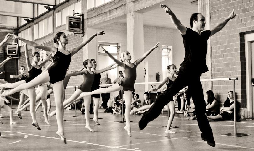 Tre bandi rivolti a compagnie teatrali e di danza, artisti, pittori e stagisti