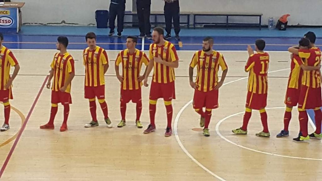 Polisportiva Futura in campo a Bernalda con le maglie del Catanzaro C5