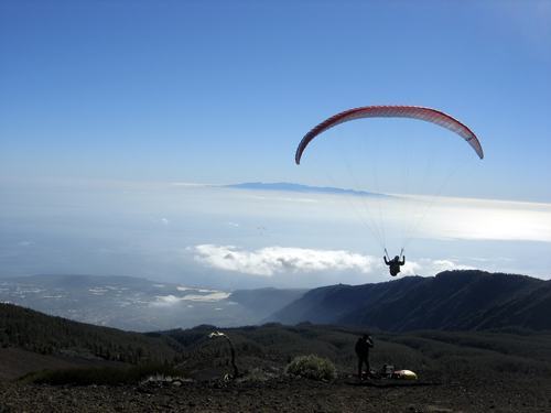 Apre la scuola di parapendio in Calabria