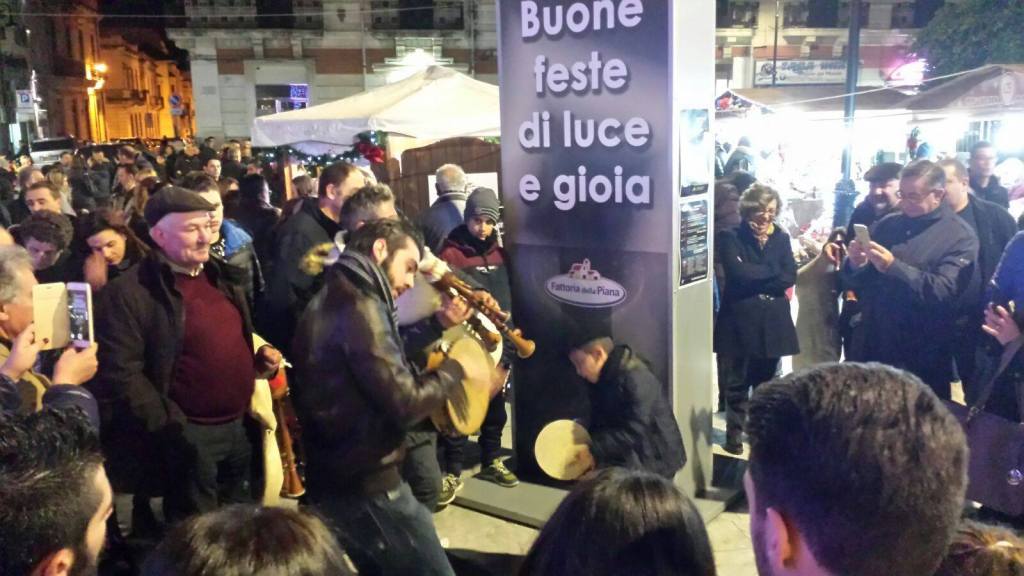 Reggio, partono gli eventi di Fattoria della Piana: in tantissimi a Piazza Duomo