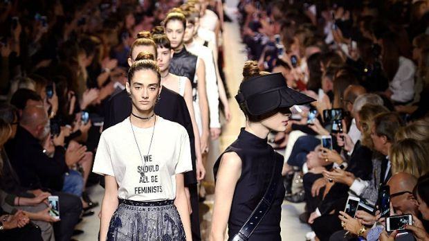 Dior e le t-shirt femministe trend P/E 2017
