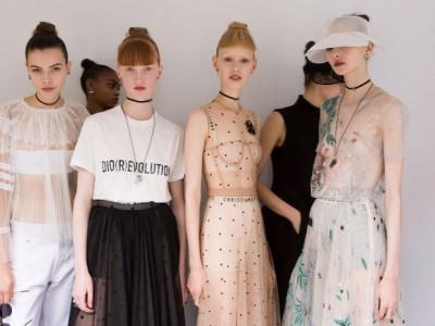 Un-momento-nel-backstage-di-Dior-disegnato-da-Maria-Grazia-Chiuri_image_ini_620x465_downonly