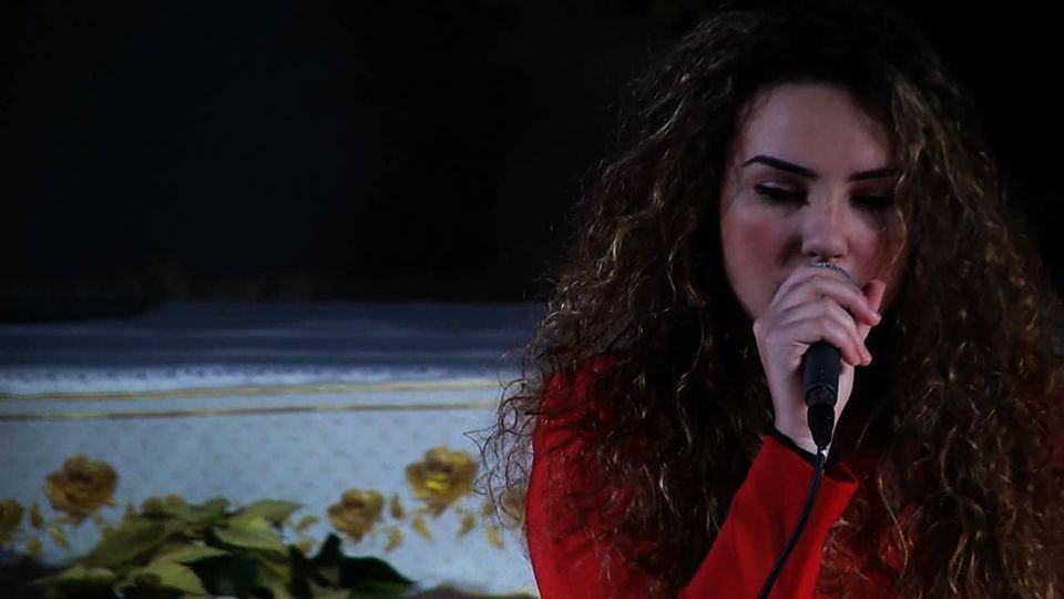 Grande successo per la cantante reggina Giusy Battaglia al talent “Tra sogno e realtà” su La5