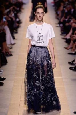 t-shirt-con-scritte-dior