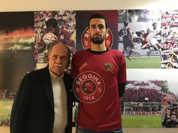 Reggina, De Vito si presenta: “Indossare la maglia amaranto un’emozione unica”
