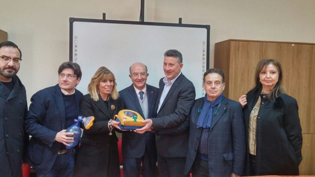 La Fidapa RC e la Biesse consegnano defibrillatore all’Istituto Righi