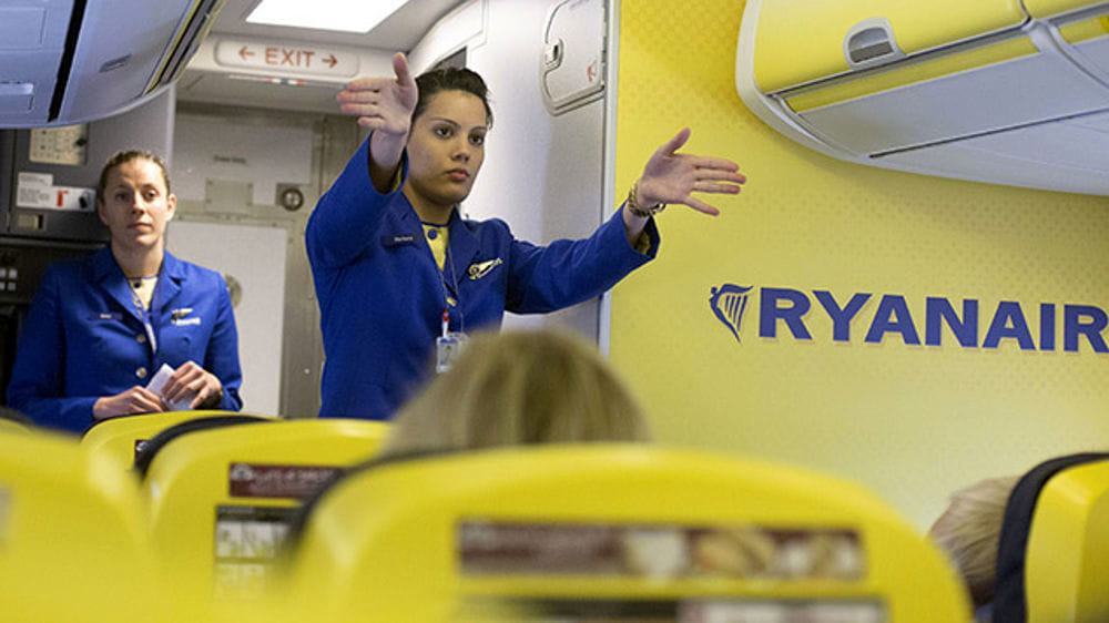 Ryanair assume 2000 assistenti di volo. Selezioni in Calabria, tutte le info