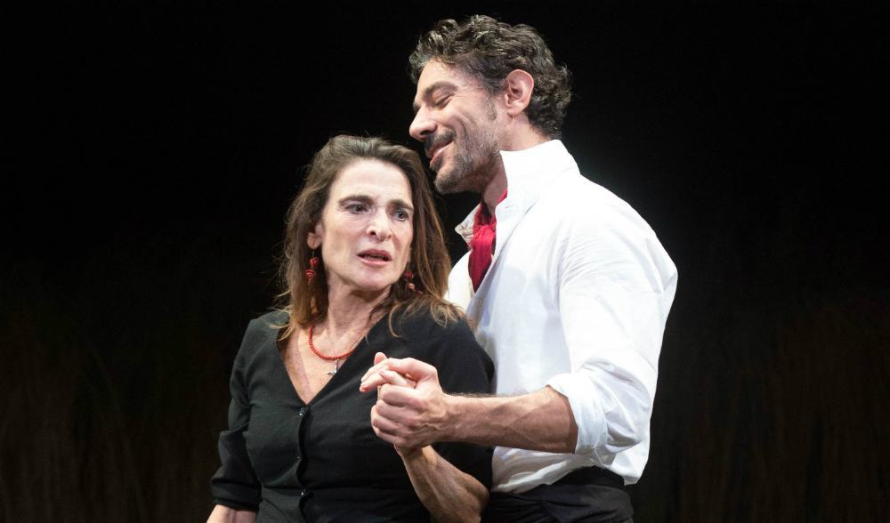 Applausi al Cilea per “La Lupa” Lina Sastri