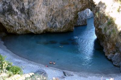 Arco Magno leggendaria spiaggia di Enea in Calabria