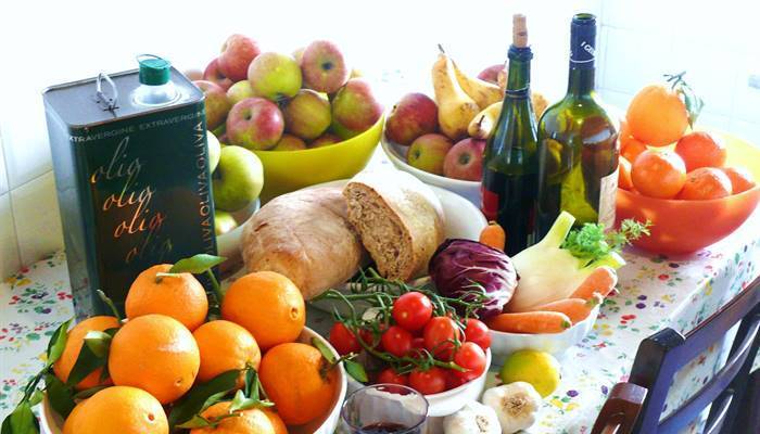 “Calabria d’autore” presenta ‘L’alimentazione…’