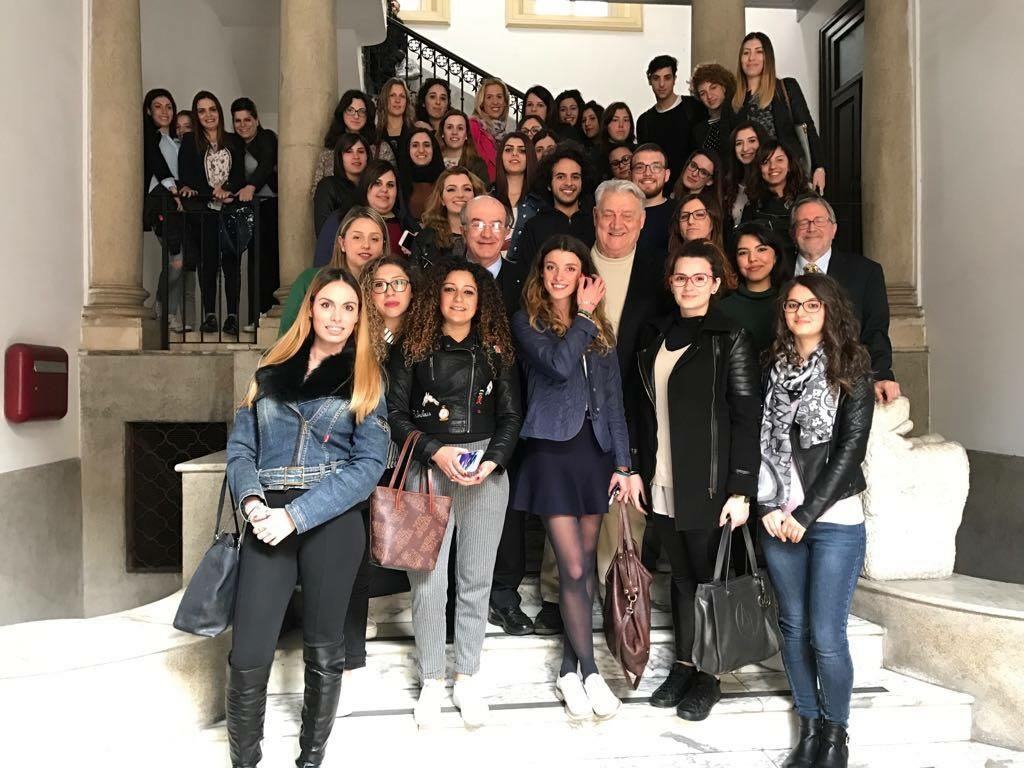 Gerardo Sacco dona un gioiello al Liceo Telesio
