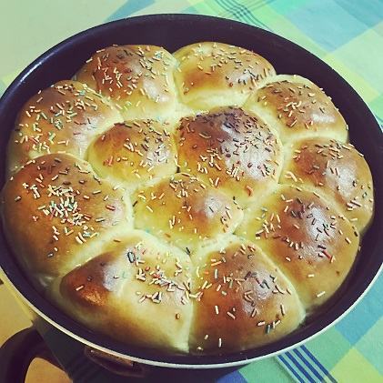 Ecco come si prepara il danubio, dolce o salato. Oggi la versione con la crema pasticciera