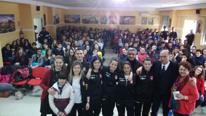 La Polisportiva Norcia presso il Geometra con la Dirigente Costanzo