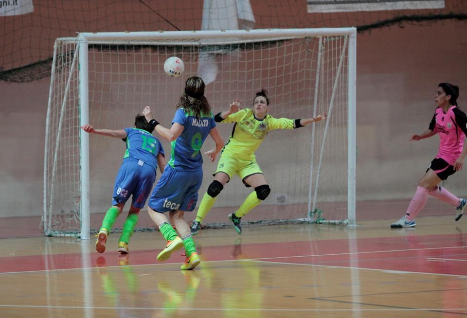 Calcio a 5 femminile – Royal Lamezia sfortunata contro il Real Sandos