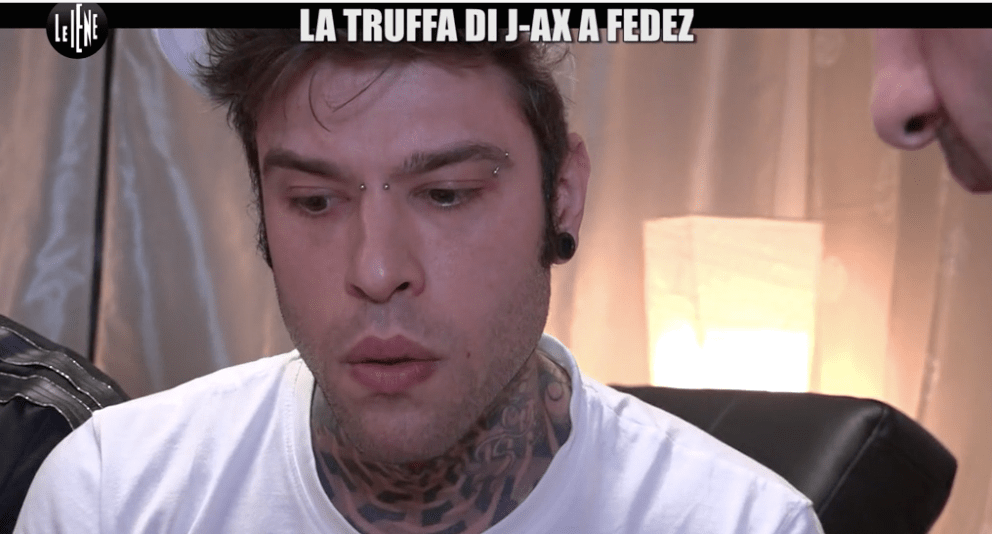 Le Iene: J-Ax organizza uno scherzo, Fedez in lacrime