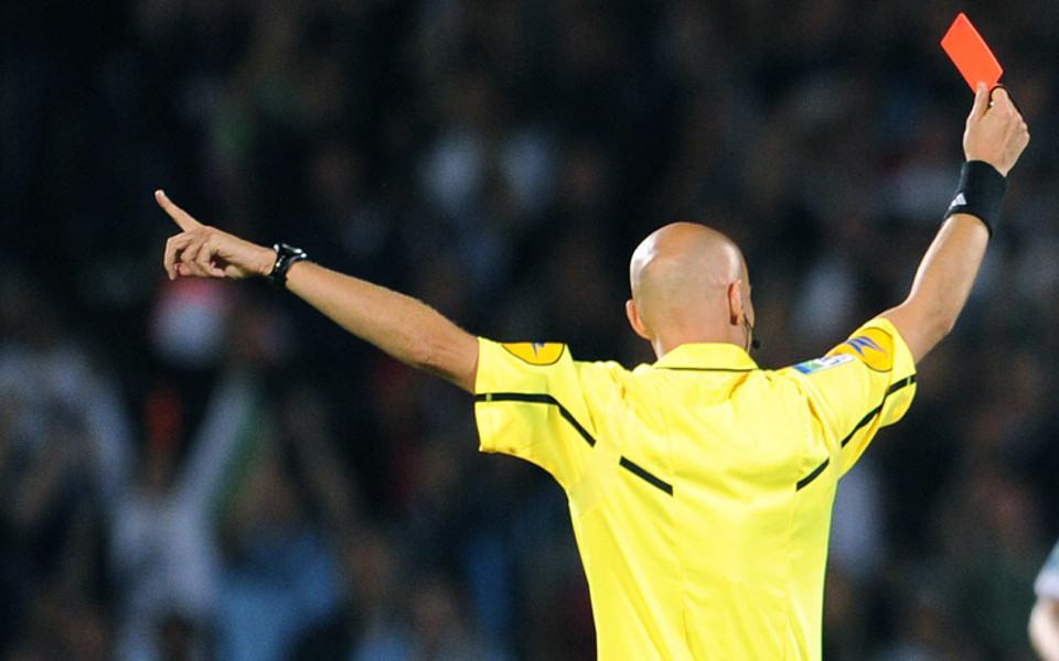 cartellino rosso arbitro