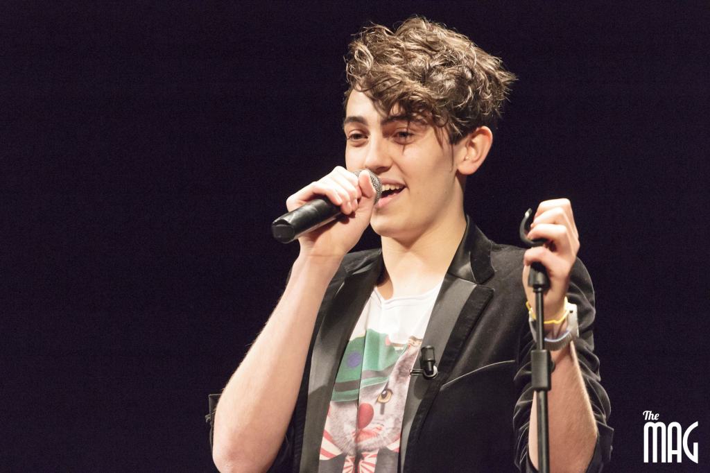 Michele Bravi in Calabria: mini live e firma copie