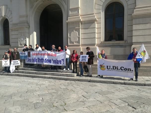U.Di.Con: “Aeroporto di Reggio Calabria. Mattinata calda a Piazza Italia”