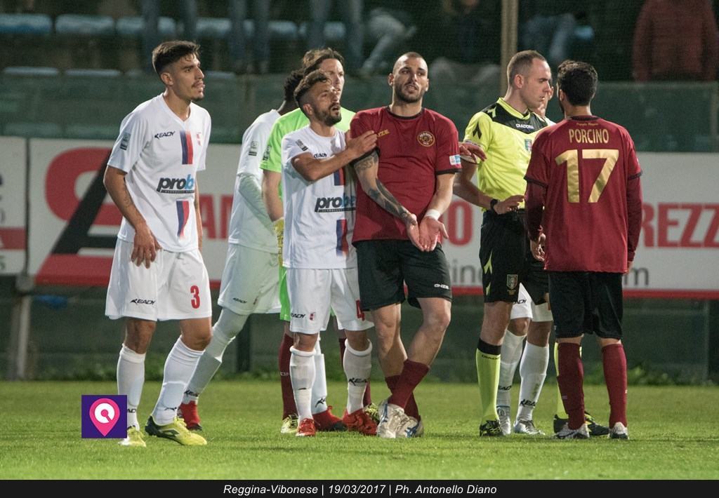 Reggina, la sofferenza dopo l’illusione. Buon pareggio a Siracusa