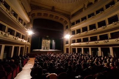 Il pubblico al Cilea per Come un granello di sabbia - ph Marco Costantino