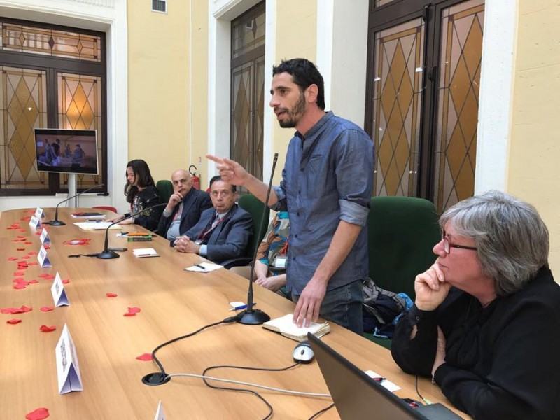 San Giorgio una rosa un libro apertura 1