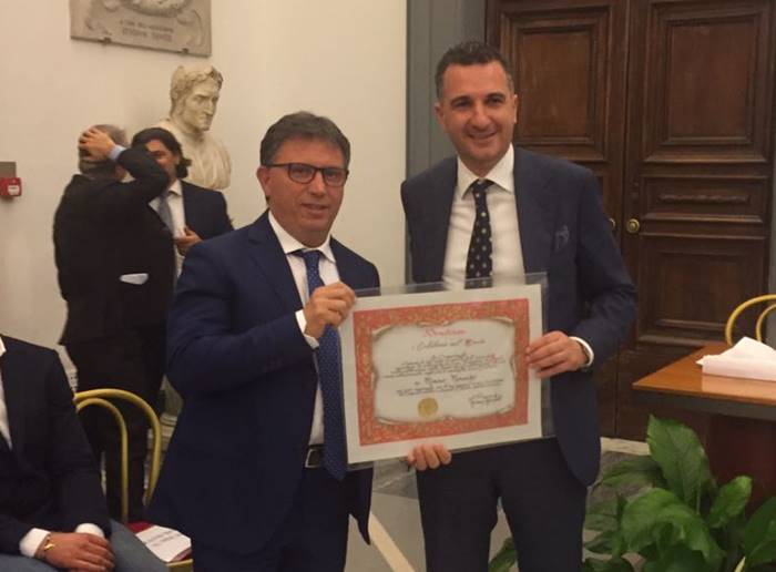 Domenico Monardo riceve la medaglia d’oro “Calabresi nel mondo”
