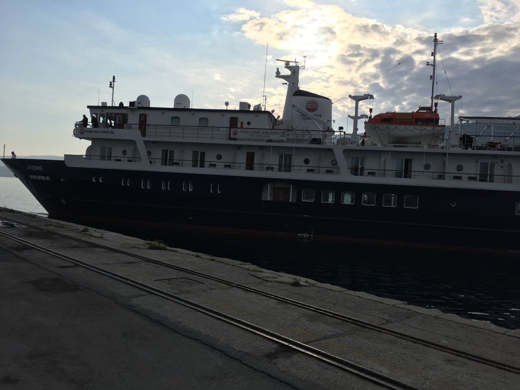 Nave da crociera Artemis: gli americani sbarcano in Calabria – FOTO