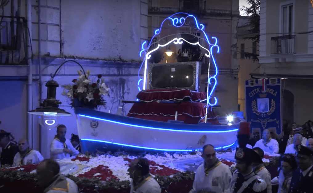 L’arrivo del Sacro Mantello di San Francesco a Paola – VIDEO