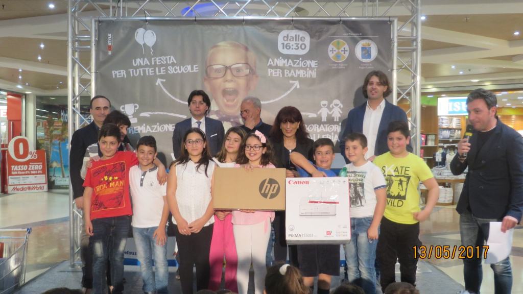 Premiate le scuole primarie con migliaia di kit scuola e premi tecnologici