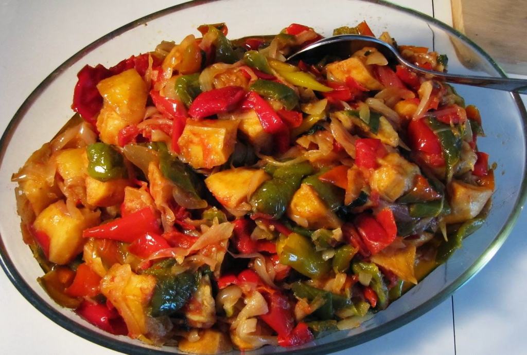 Come preparare la peperonata: la ricetta tipica e gustosa