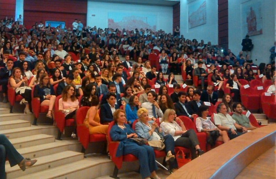 I maturandi del Telesio lasciano la scuola