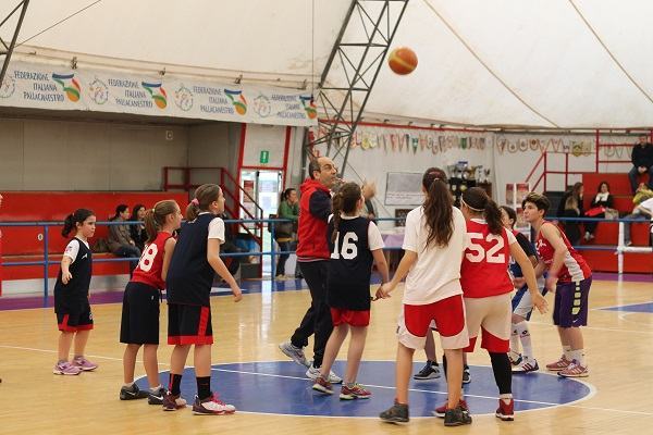 A canestro per vincere con il ‘Basket Rosa Day’