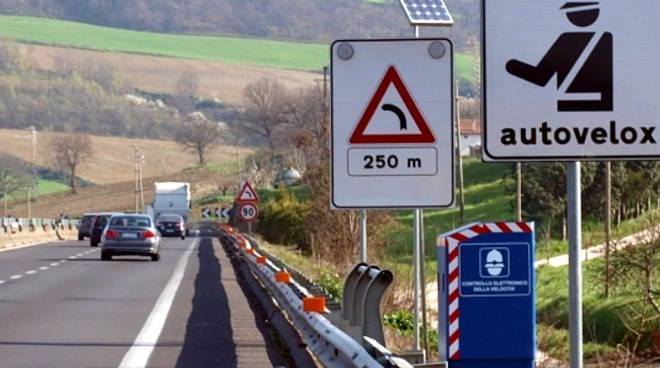 Autovelox a Reggio, l’Unione Nazionale Consumatori: ‘Prevenzione si, accanimento no’