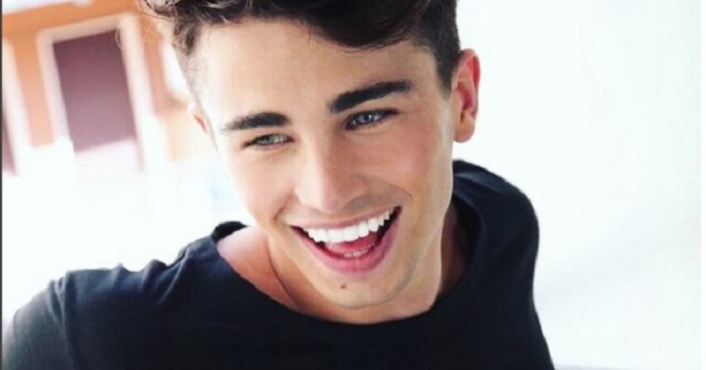 Da ‘Amici 16’ alla Calabria. Arriva Riki, idolo delle adolescenti