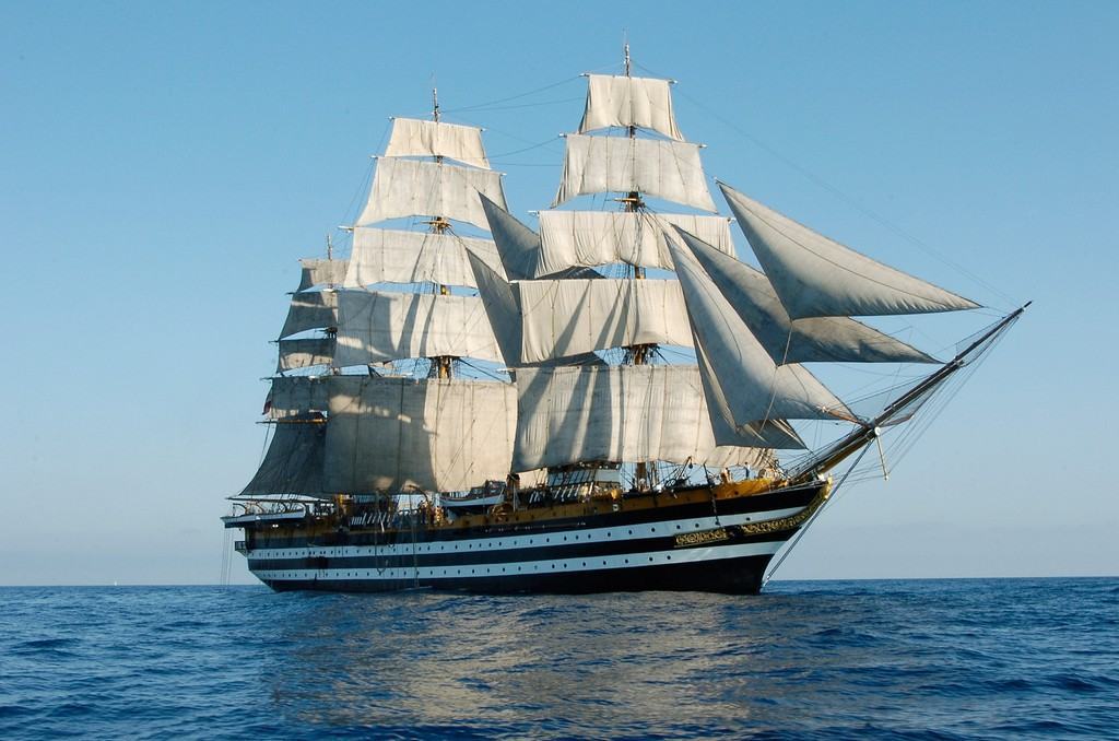 La nave Amerigo Vespucci torna in Calabria: ecco dove sarà possibile visitare il veliero