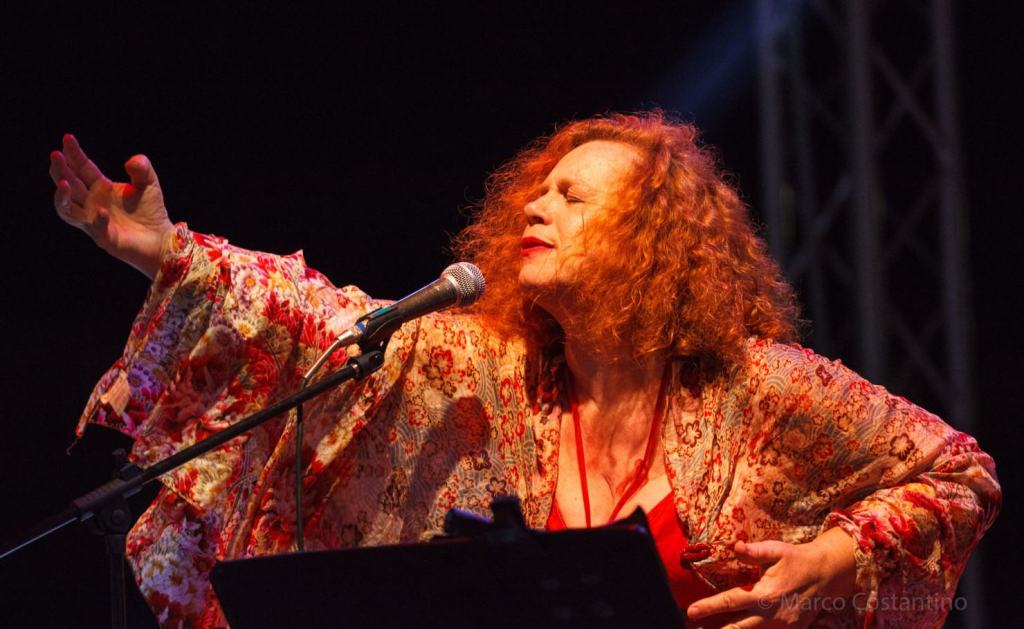 Sarah Jane Morris, a piazza Castello per la chiusura del Festival delle arti della Magna Grecia