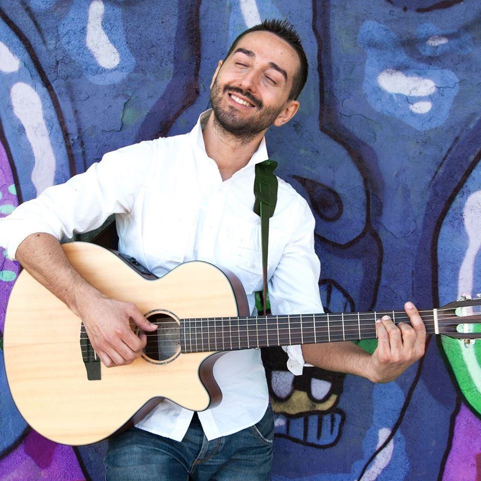 Il cantautore Michelangelo Giordano in concerto al Castello Aragonese